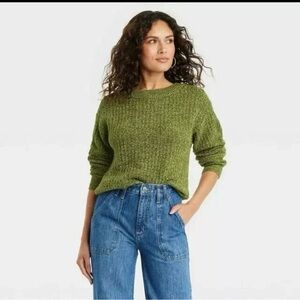 Women’s crewneck sweater